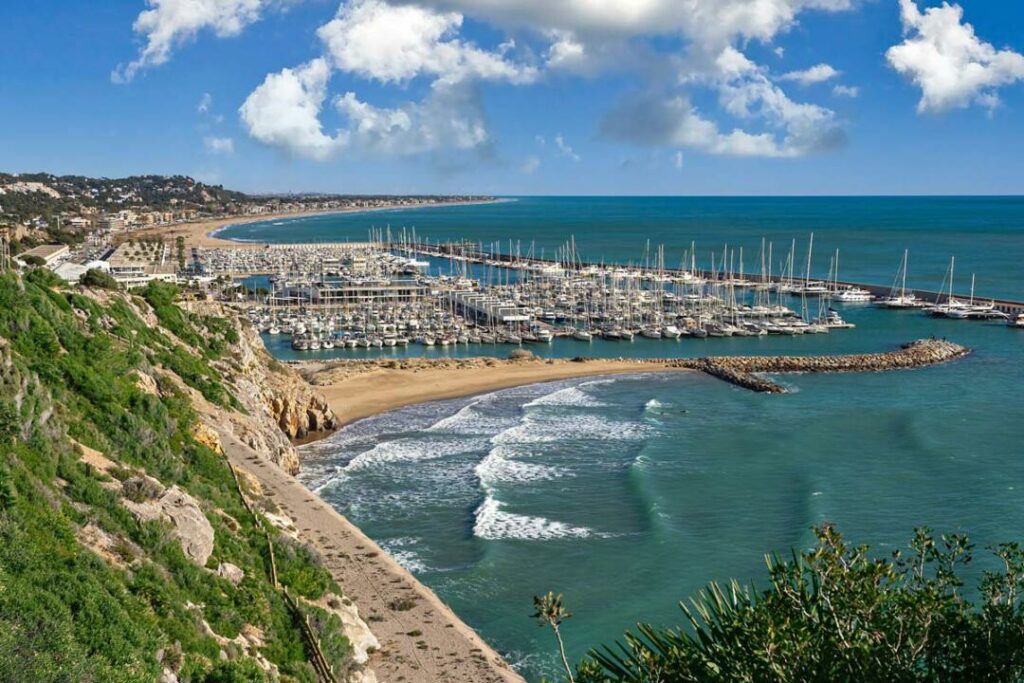 Vistas de la playa de Castelldefels desde Montemar
